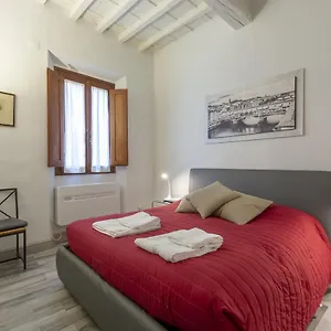Ponte Vecchio's Nest Italia
